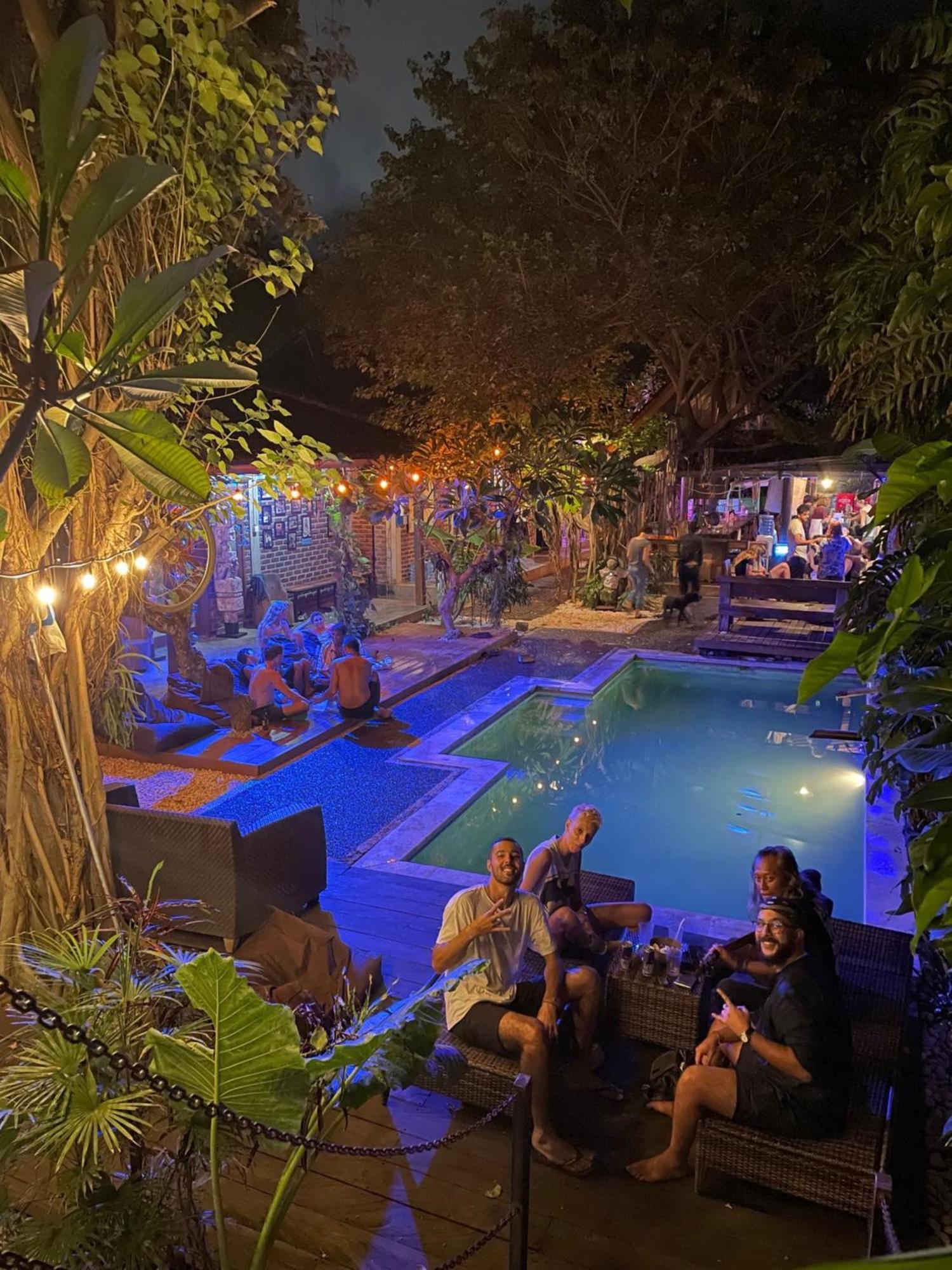 Auberge de jeunesse Da Housetel Kuta à Kuta Lombok Extérieur photo