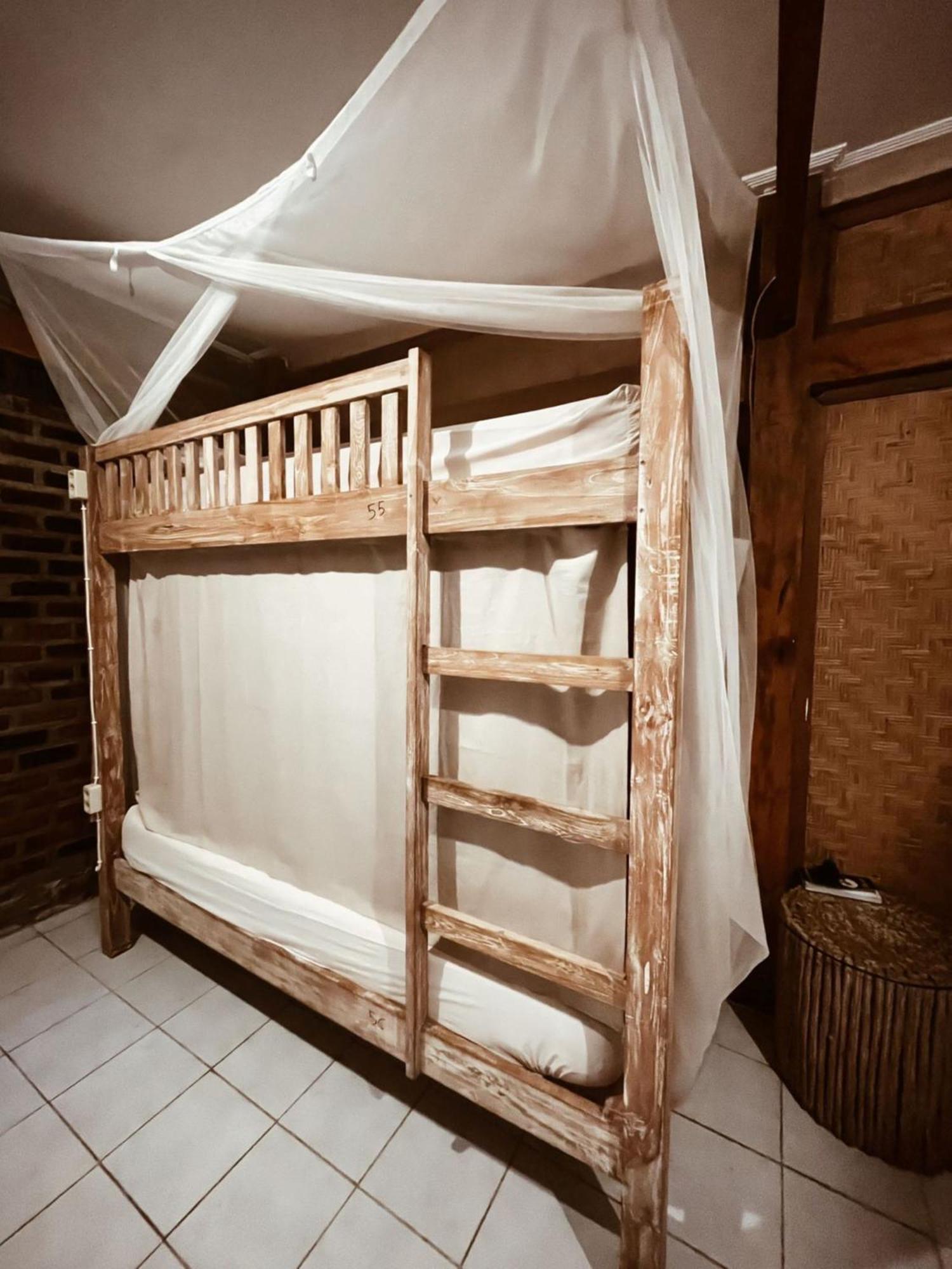 Auberge de jeunesse Da Housetel Kuta à Kuta Lombok Extérieur photo