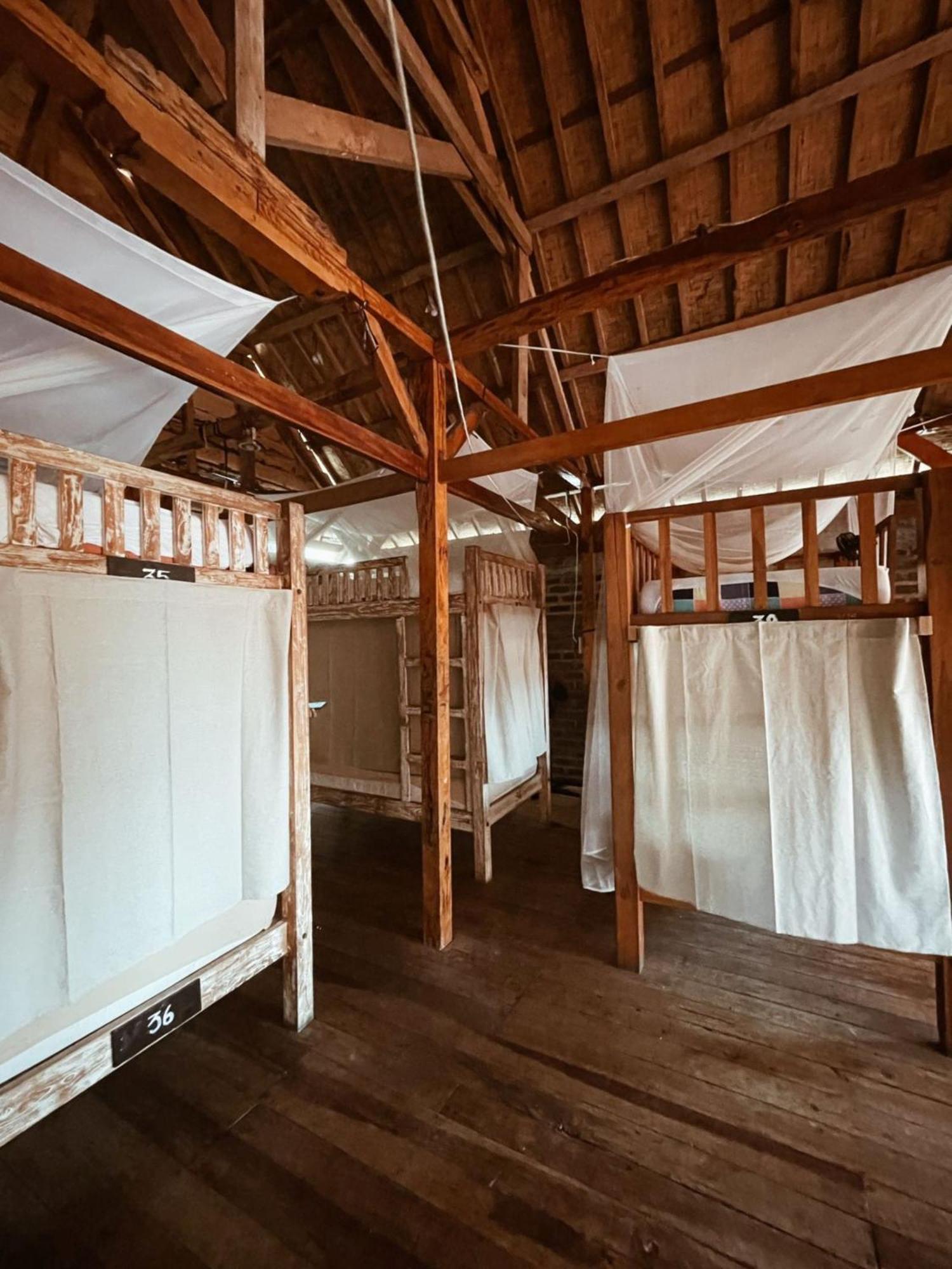 Auberge de jeunesse Da Housetel Kuta à Kuta Lombok Extérieur photo
